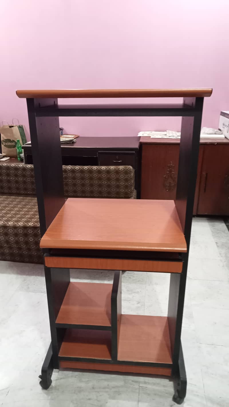 Decent Moving Computer Table 1