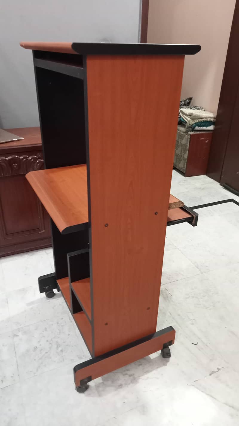 Decent Moving Computer Table 3