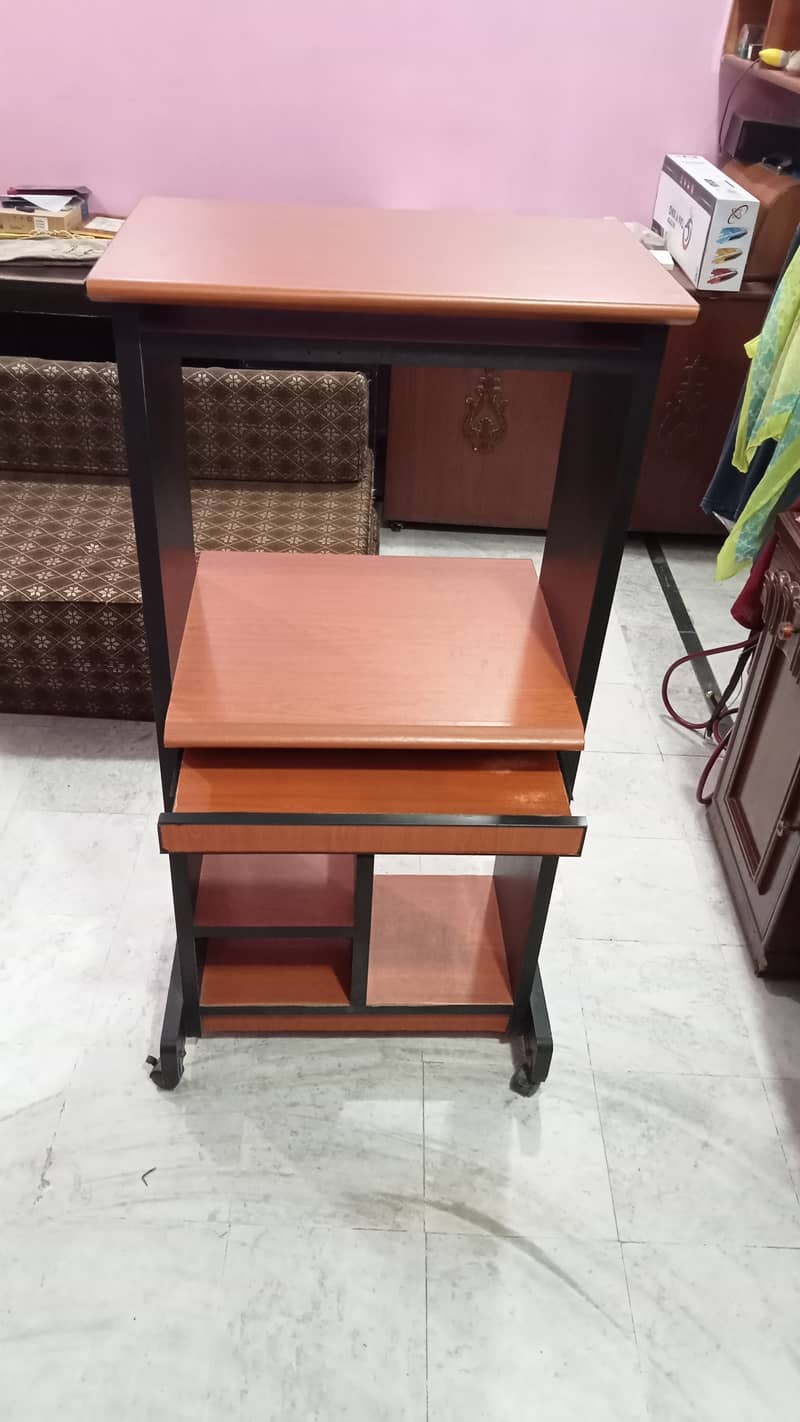 Decent Moving Computer Table 8