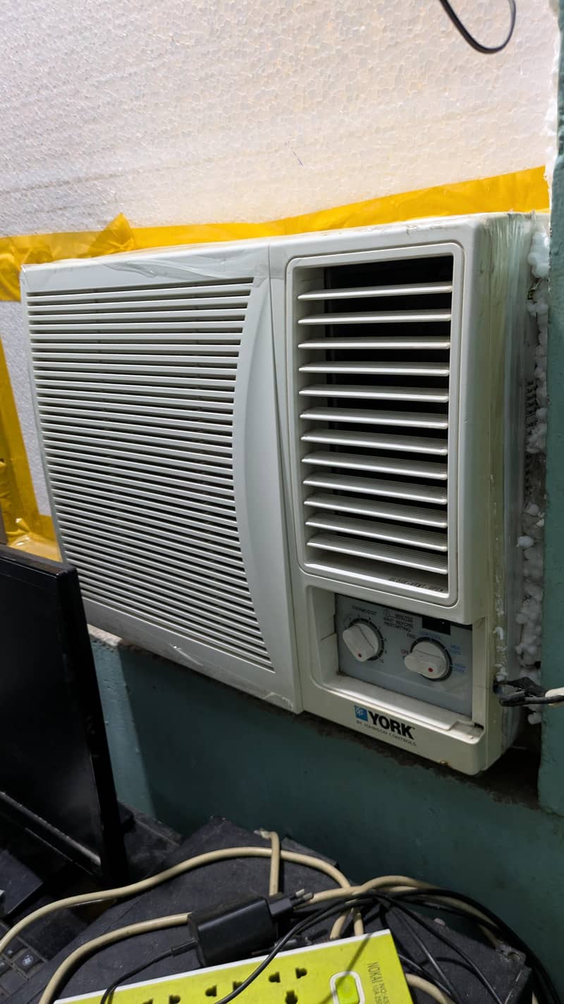 York window AC 0