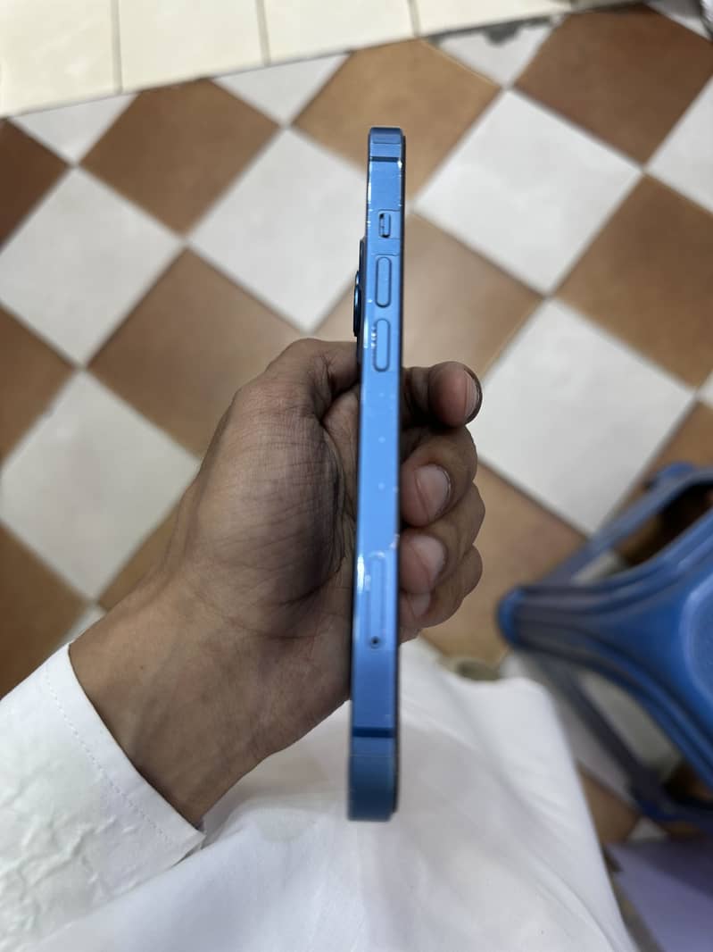 Apple iPhone 13 2