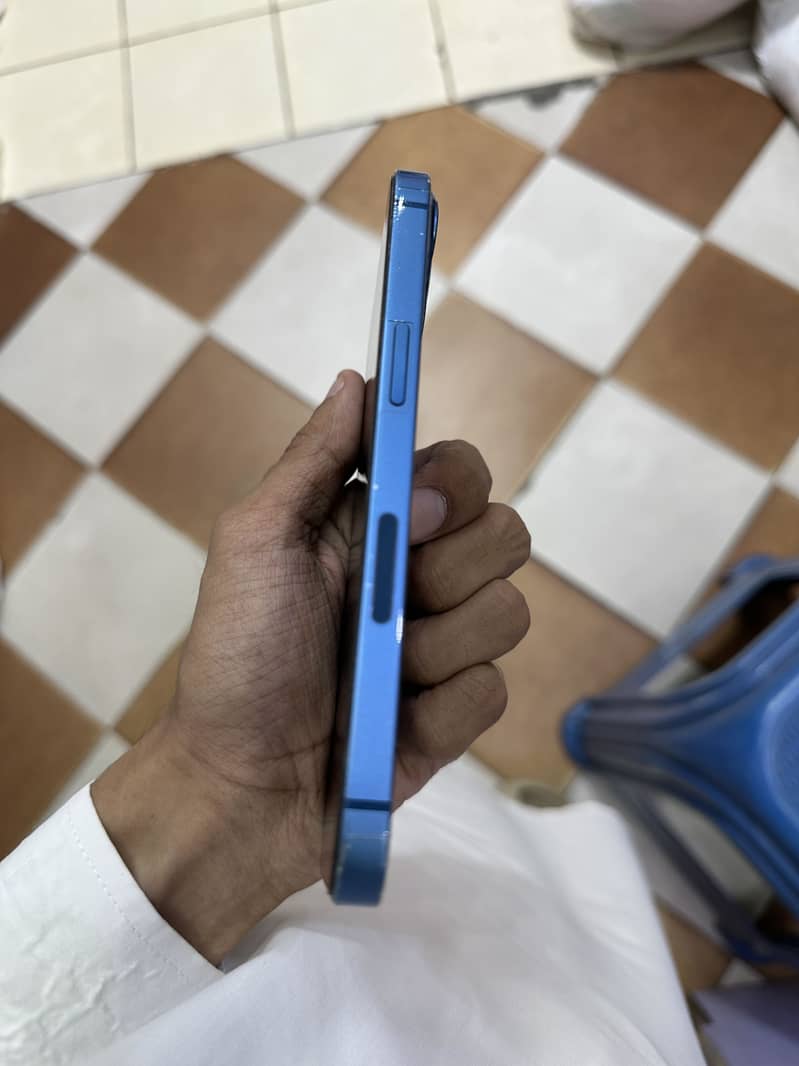 Apple iPhone 13 3