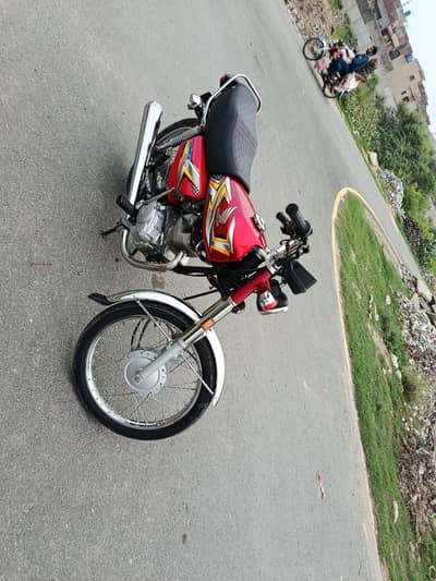 honda 125 red color condition 10 by 10