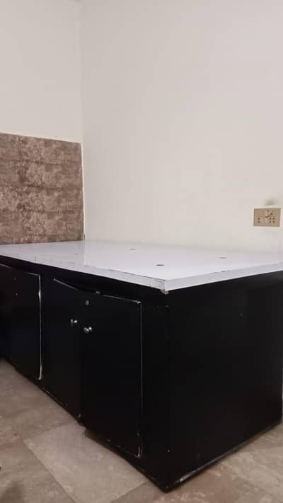 table for sale urgent   03009461336