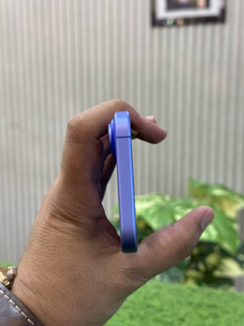 Apple iPhone 16 2
