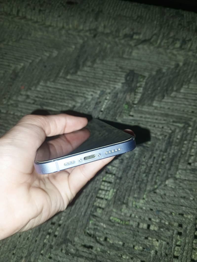 Apple iPhone 12 3