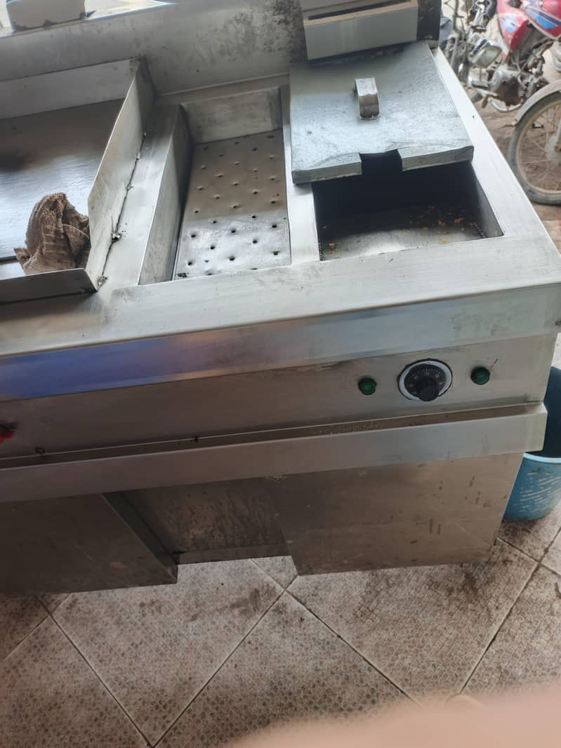 fryer with table 4