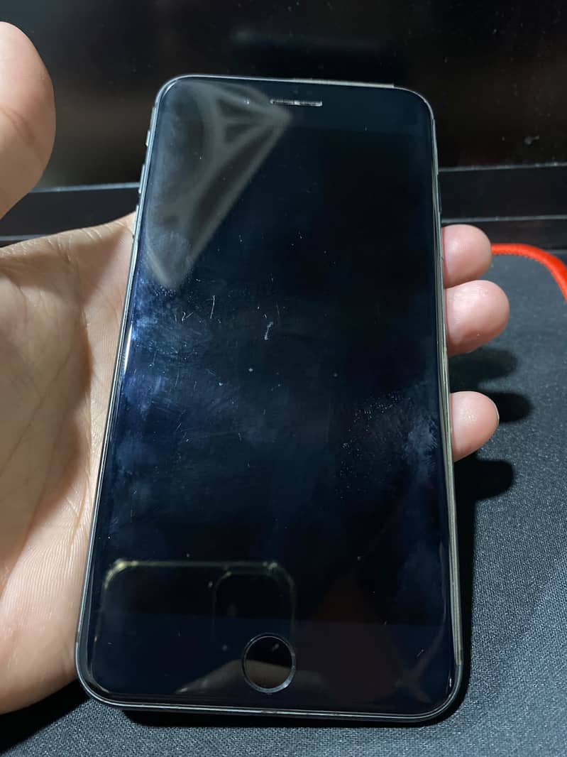 Apple iPhone 8 Plus 3