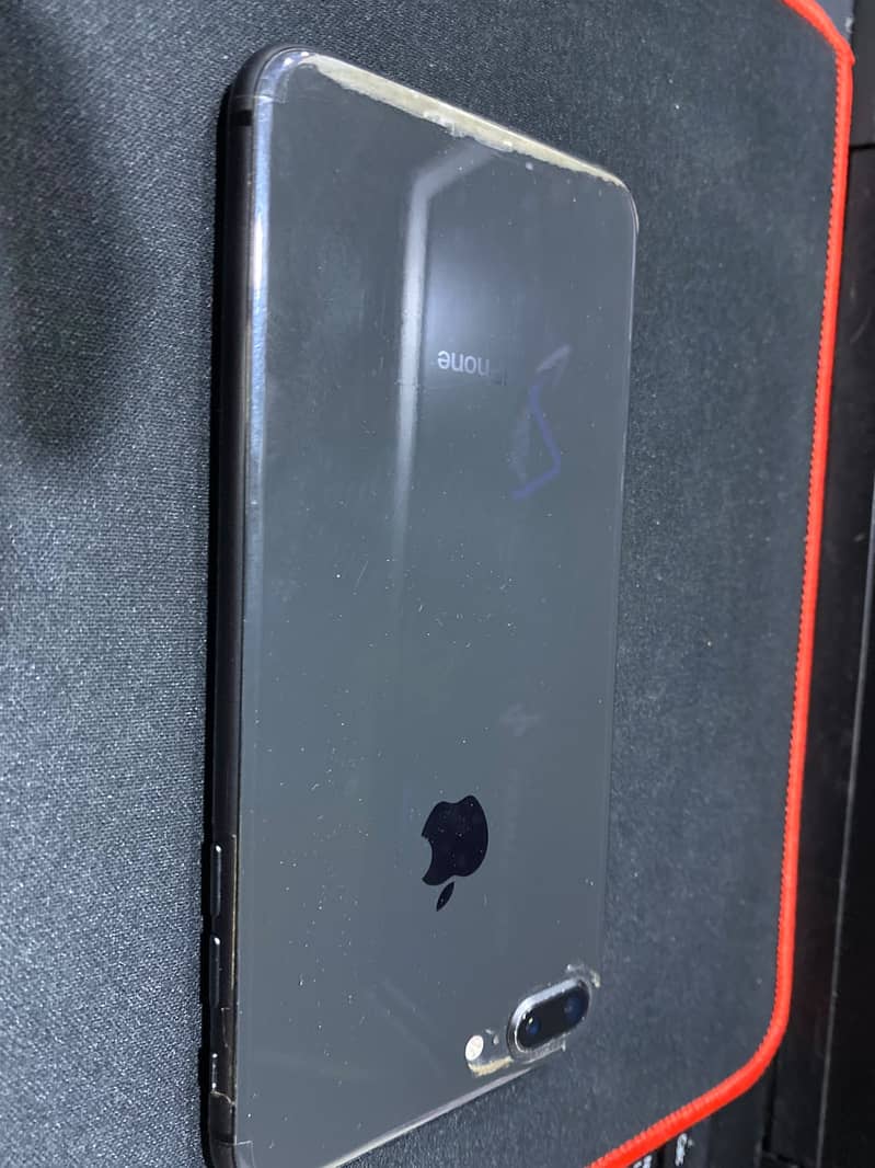 Apple iPhone 8 Plus 4