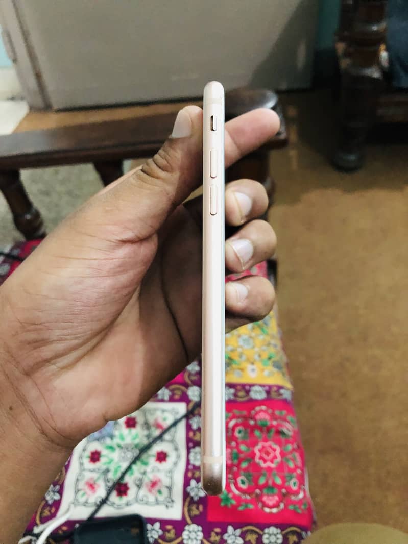 Apple iPhone 8 1