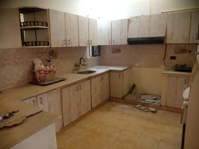 full floor Apartment of 4DD 2nd floor after mezzanine available for rent