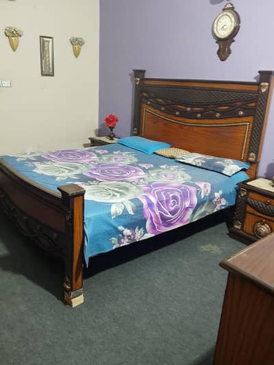 Bed set / almari / side tables / dressing miror table