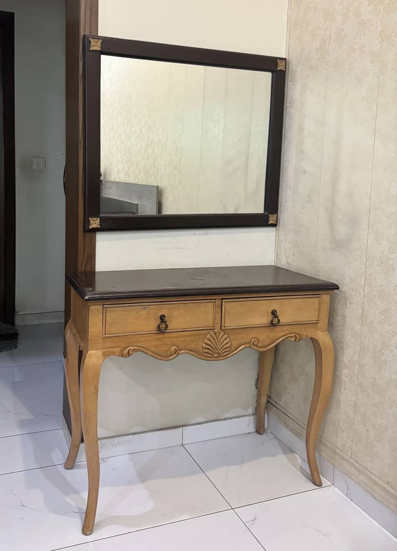 Dressing Table 0
