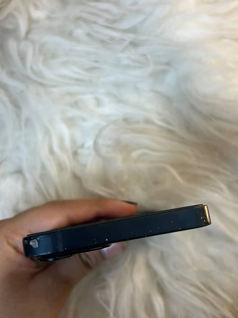 Apple iPhone 13 4