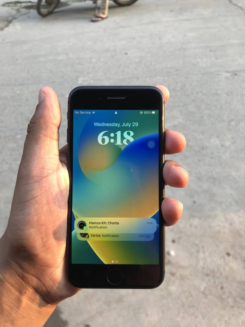 Apple iPhone 8 1