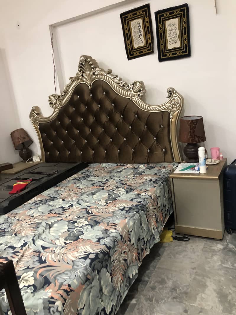 King size bed 1
