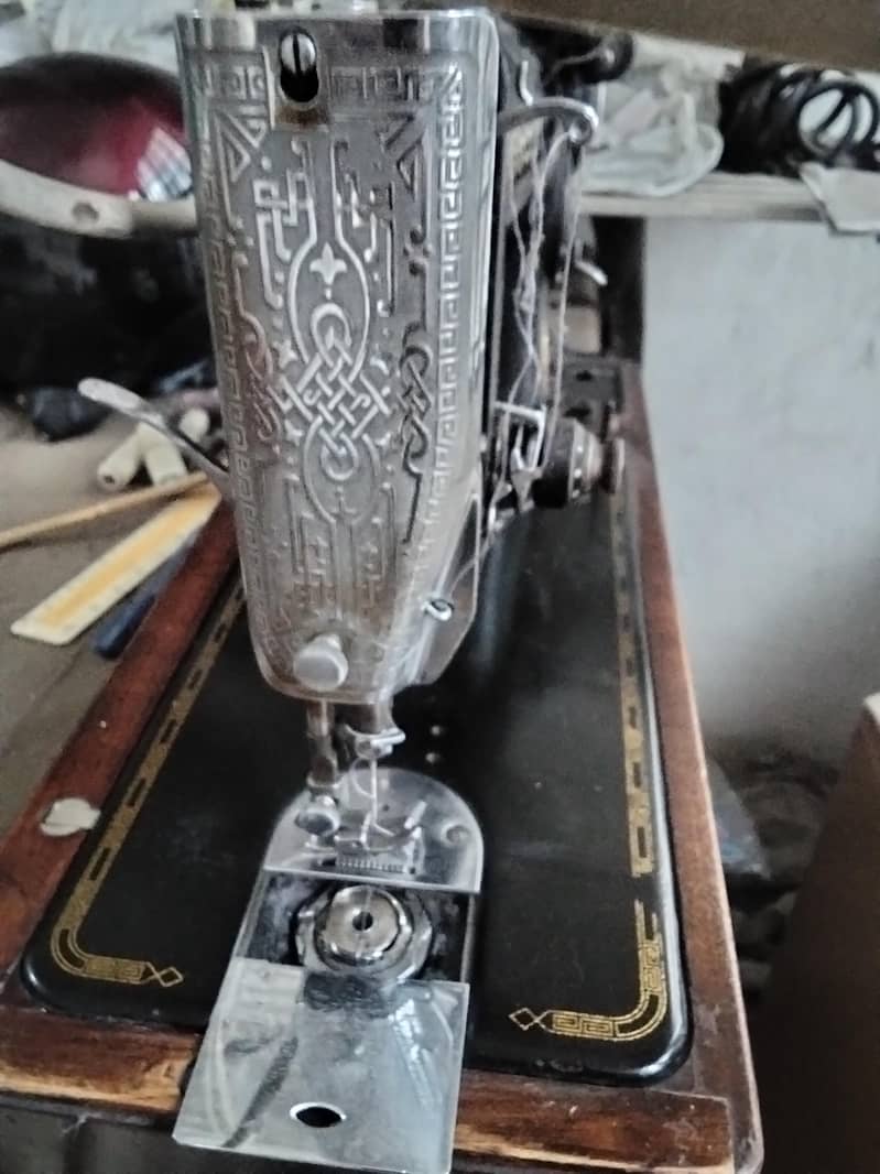 Singer sewing machine 4