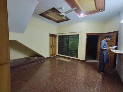 For Rent 7 Marla house in abubaker block  gas installed