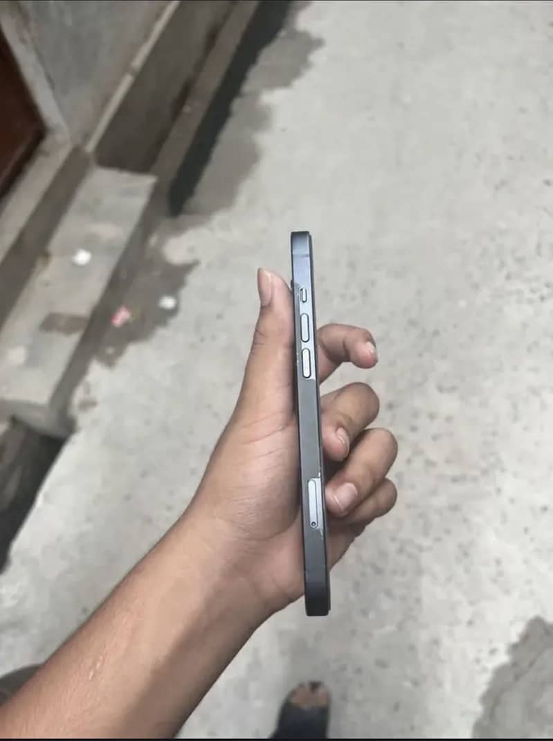 Apple iPhone 13 1