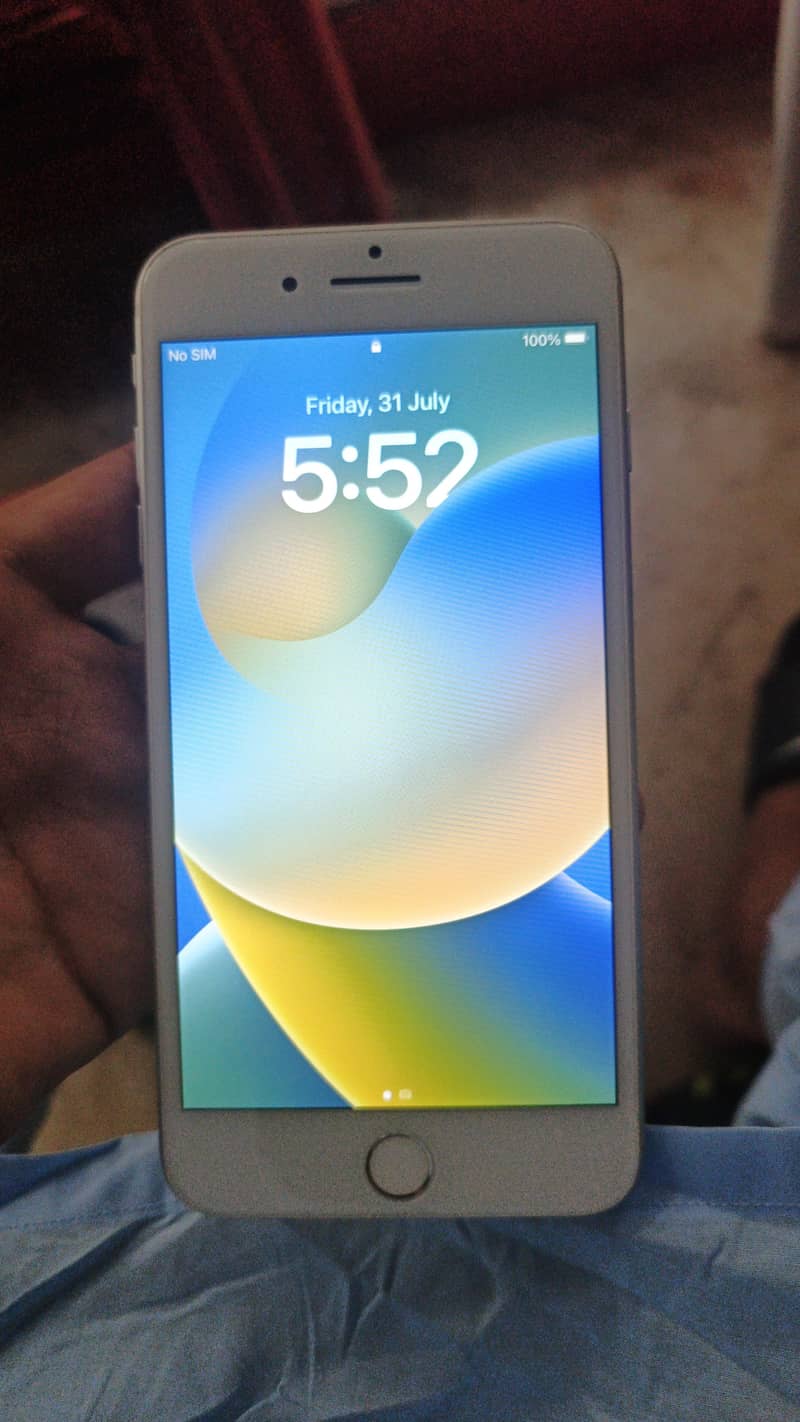 Apple iPhone 8 Plus 1