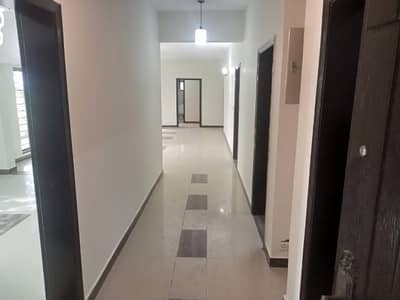 12 MARLA 4 BEDROOMS APARTMENT AVAILABLE FOR RENT
