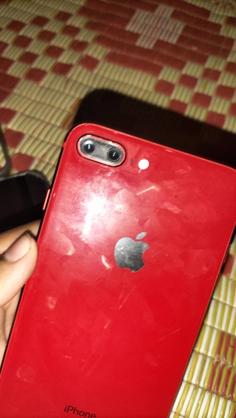 Apple iPhone 8 Plus 3