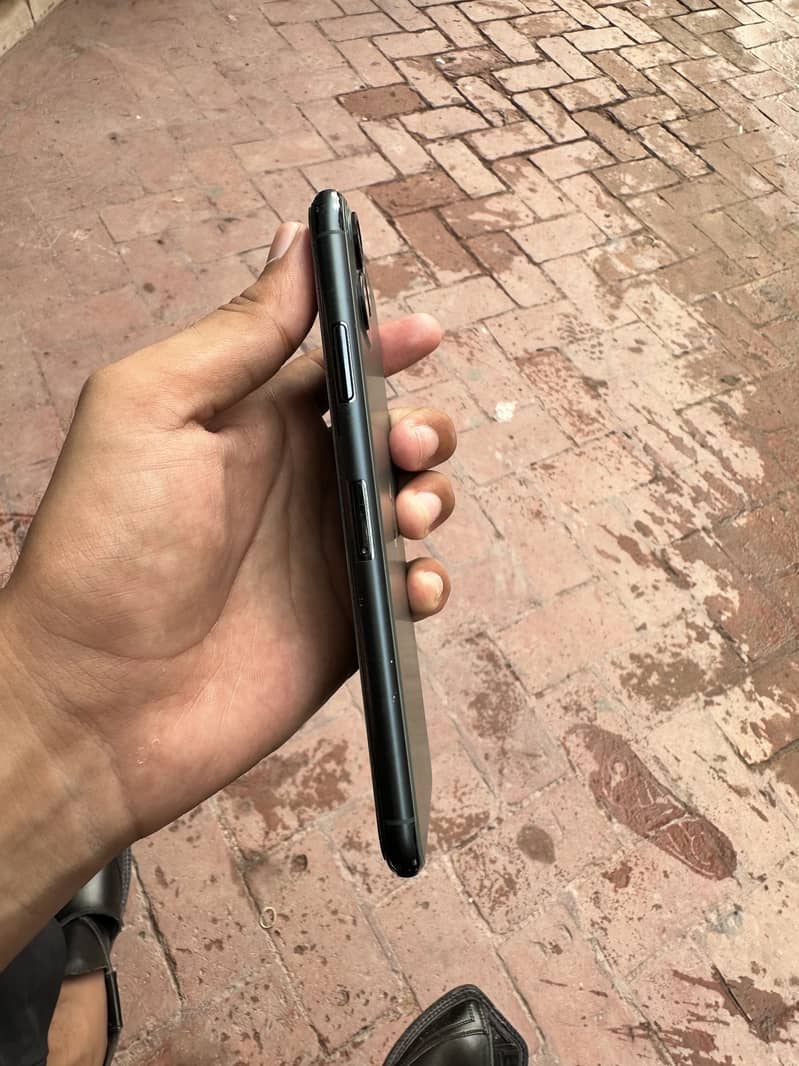 Apple iPhone 11 Pro Max 2