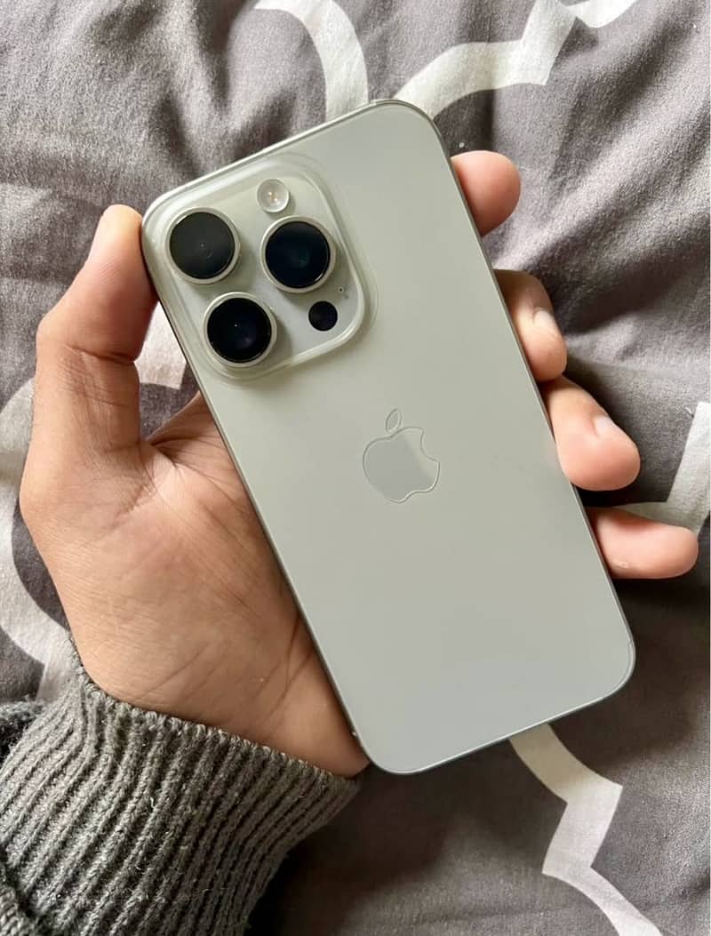 Apple iPhone 15 Pro 0