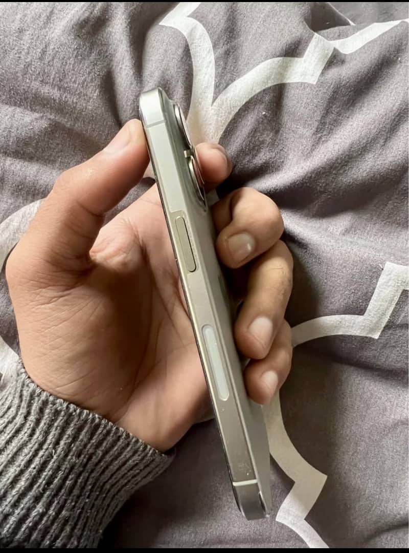 Apple iPhone 15 Pro 1