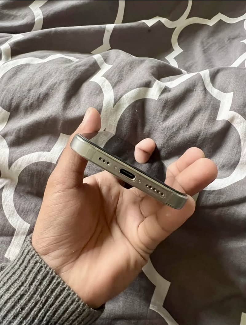 Apple iPhone 15 Pro 2