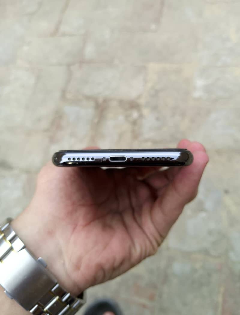 Apple iPhone X 5