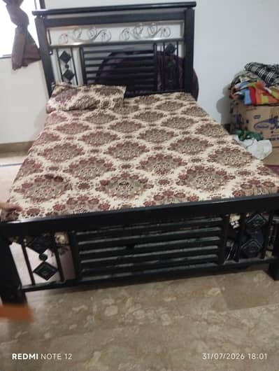 queen size bed with mattress