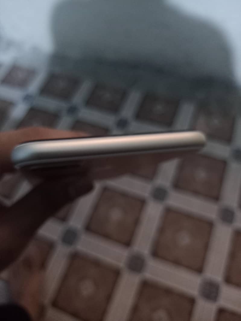 Apple iPhone 7 plus 1