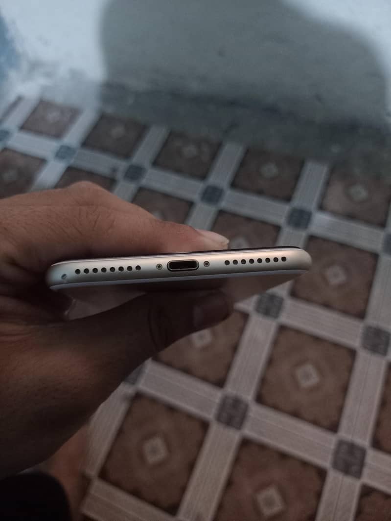 Apple iPhone 7 plus 2