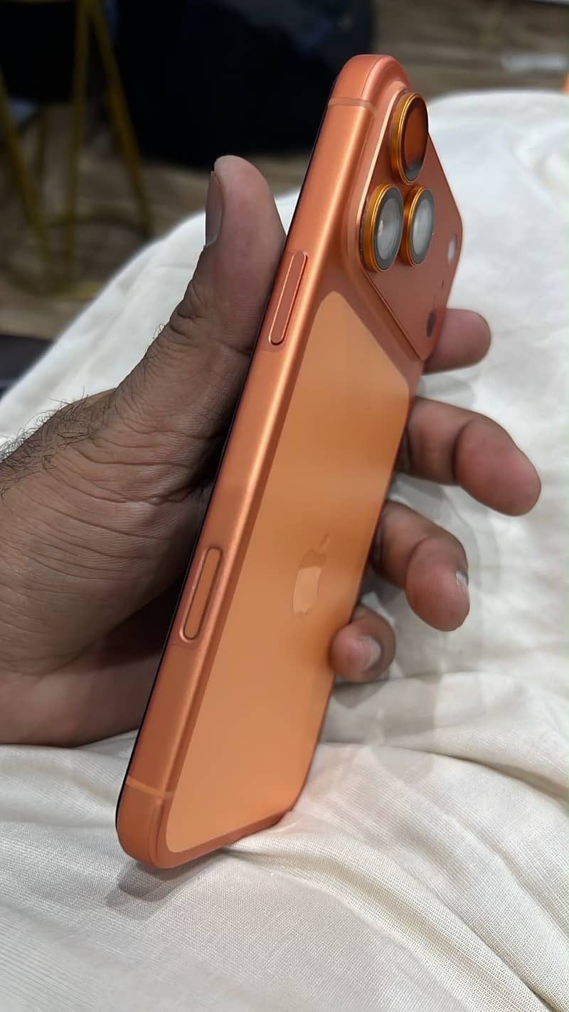 Apple iPhone 17 Pro Max 4