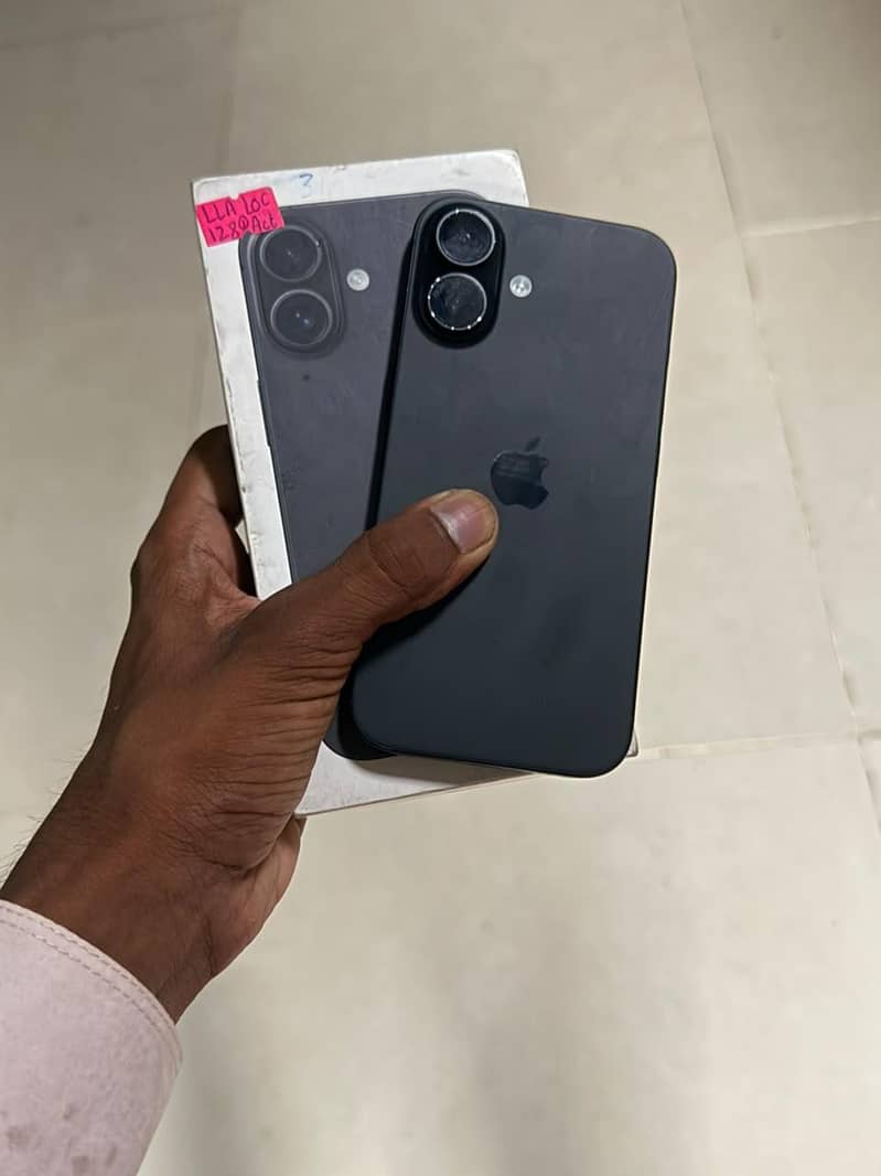 Apple iPhone 16 simple 1