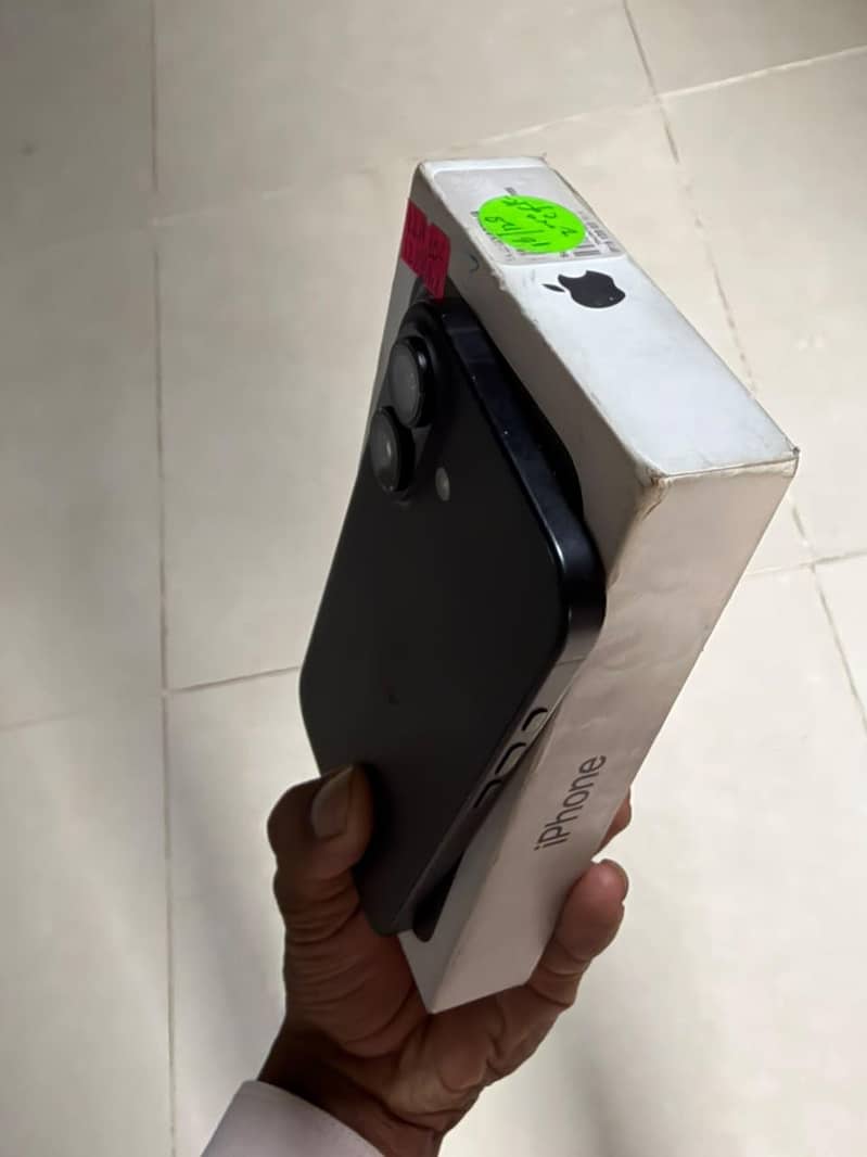 Apple iPhone 16 simple 5
