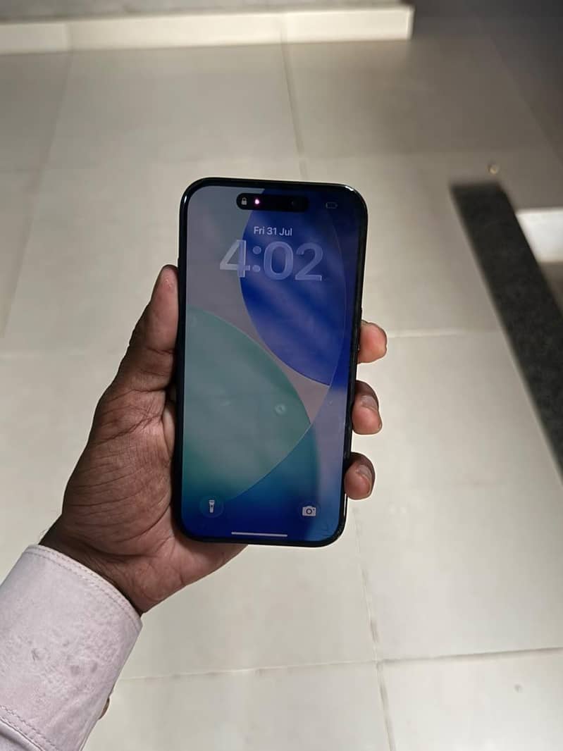 Apple iPhone 16 simple 6