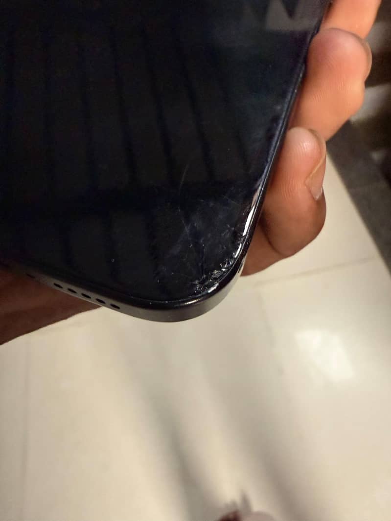 Apple iPhone 16 simple 7