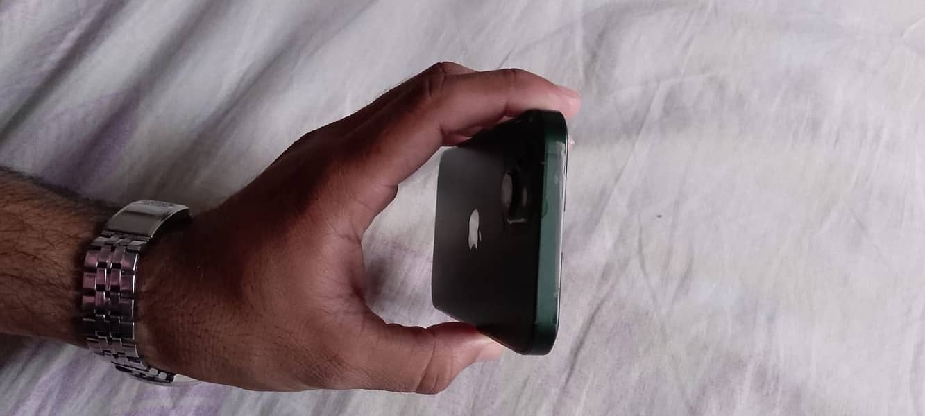 Apple iPhone 13 0