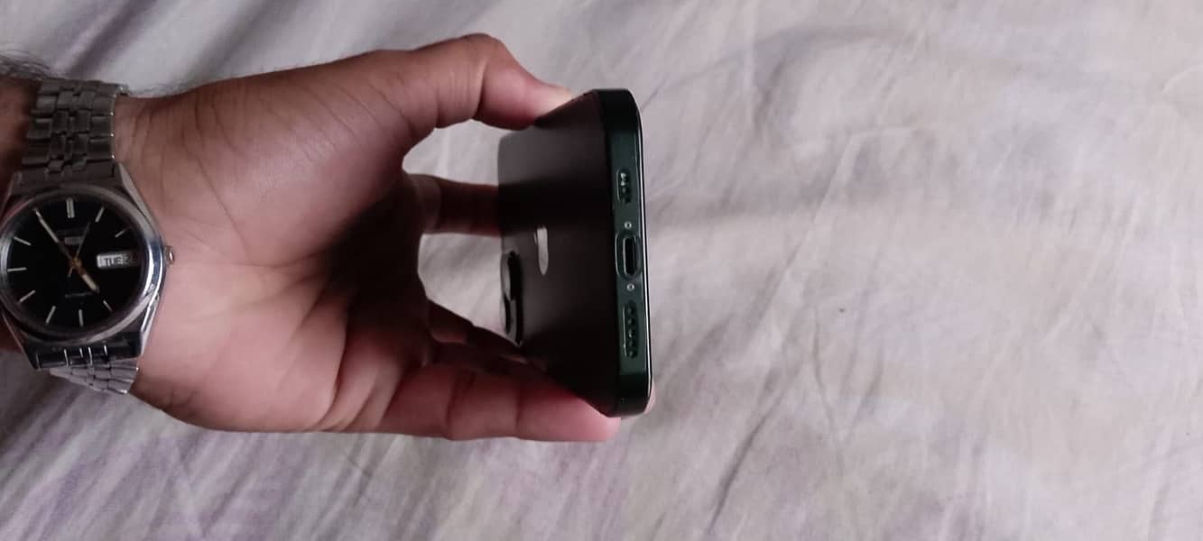Apple iPhone 13 2