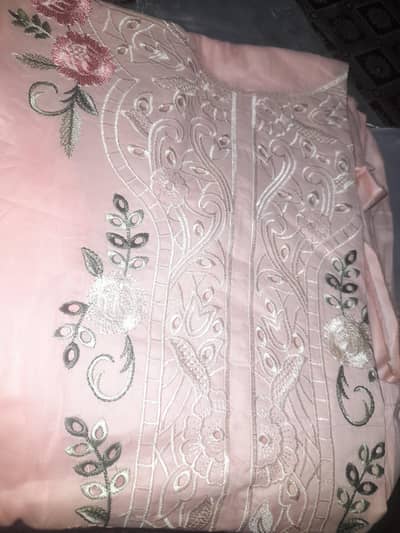 peach suit h bht pyara h