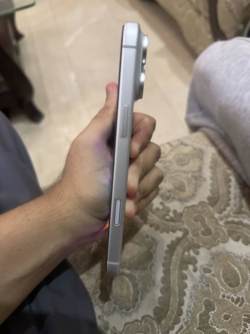 Apple iPhone 17 Pro Max 3