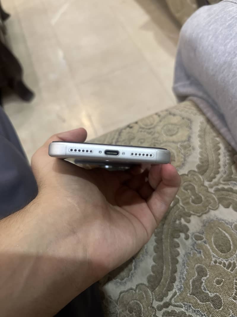Apple iPhone 17 Pro Max 4