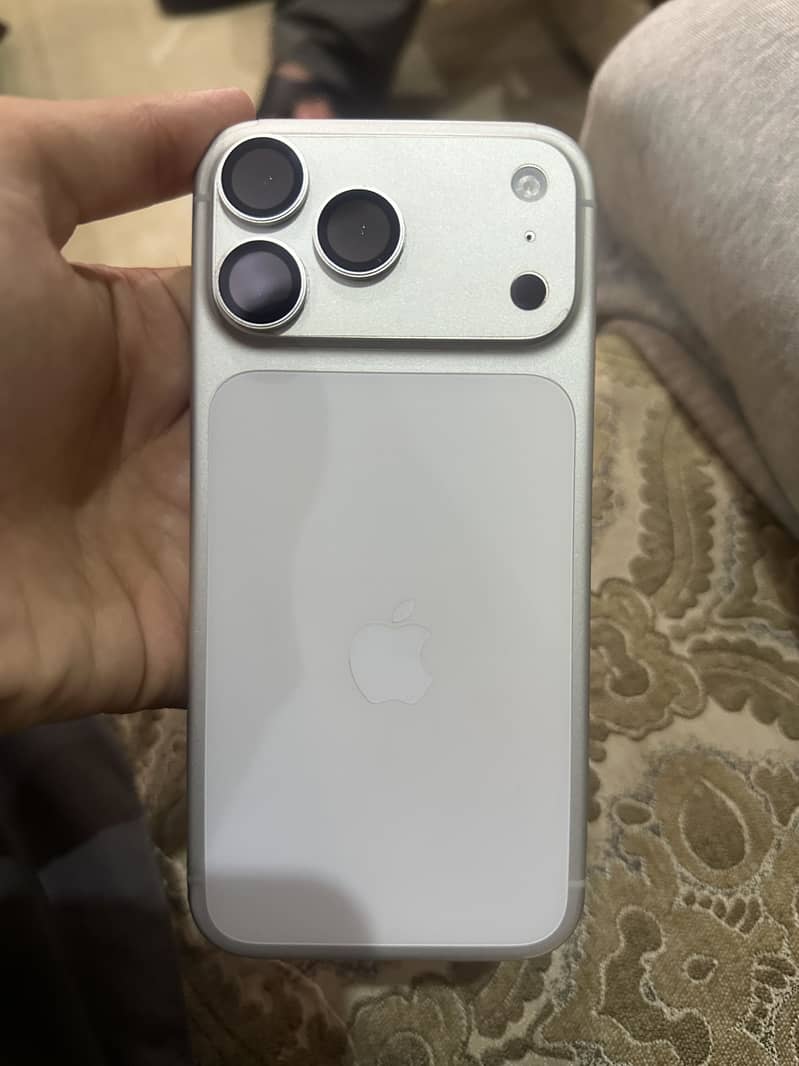 Apple iPhone 17 Pro Max 5