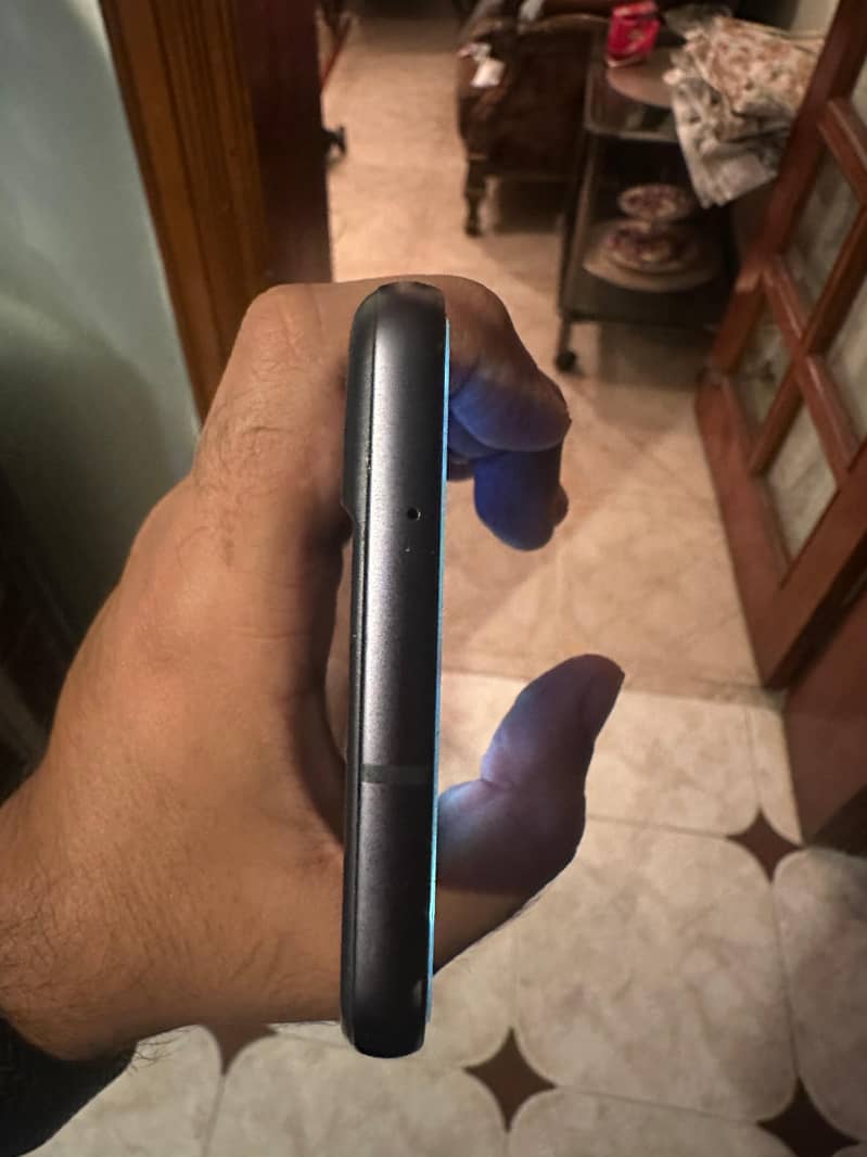 Samsung Mobile S21 FE 6
