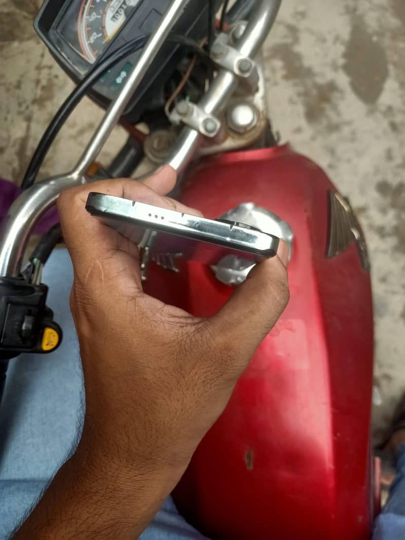 Tecno CAMON 20 03426405230 4