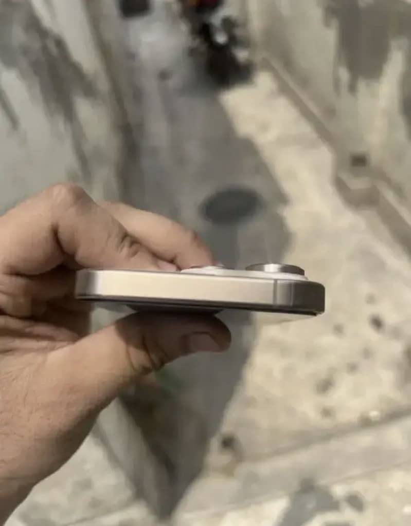 Apple iPhone 16 Pro 3
