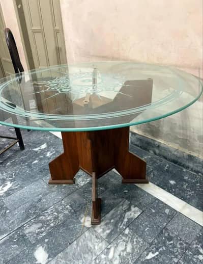 Wood Dining table condition 10/10