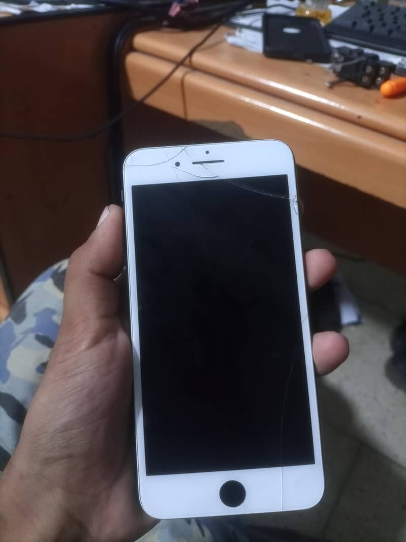 Apple iPhone 8 Plus 1